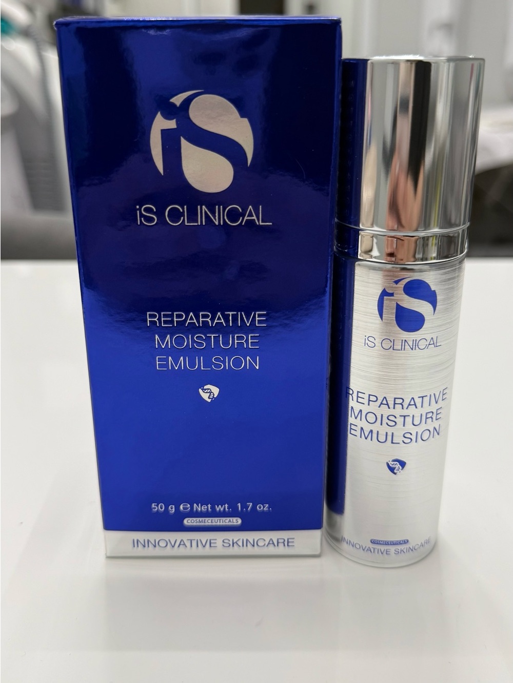 NEW iS Clinical Reparative Moisture Emulsion 50g Sealed Exp 06/2028